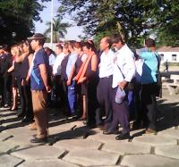 Trabajadores del Joven club de computación de Masó participan en acto municipal por el Día del Comunicado.